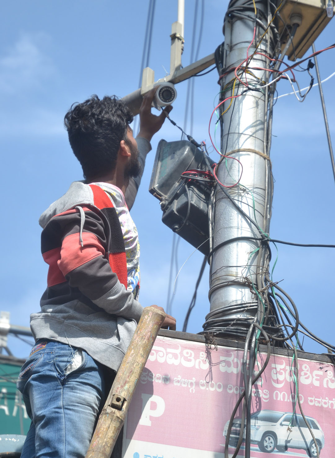 ಬೆಂಗಳೂರು: ಬಿಗಿ ಬಂದೋಬಸ್ತ್ ನಡುವೆ ಹೊಸ ವರ್ಷ ಆಚರಣೆ
